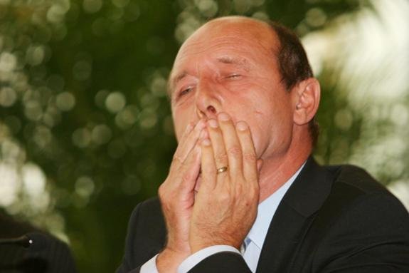 &quot;Războiul stelelor&quot; cu jurnalişti, în varianta Băsescu. Atacurile &quot;nimicitoare&quot;: de la &quot;ţigancă împuţită&quot;, la &quot;ghici, ghicitoarea mea&quot;