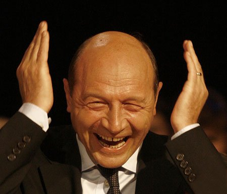 Traian Băsescu: &quot;Nu ştiu de nici o problemă din interiorul coaliţiei şi nu e treaba mea să o rezolv&quot;