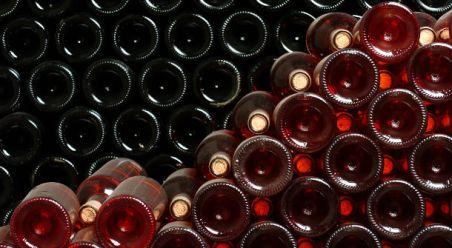 Vrancea: Dosar penal pentru transportul ilegal a 300 de litri de vin