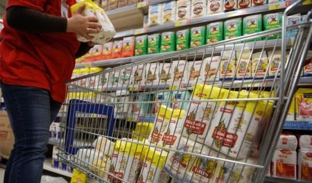 Mâncăm puţin şi scump. 31 % dintre cheltuielile românilor se duc pe mâncare