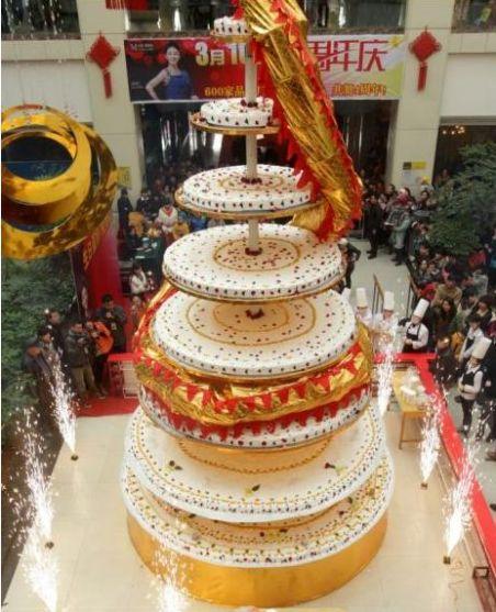 Vezi aici cum arată cel mai înalt tort din lume 136222