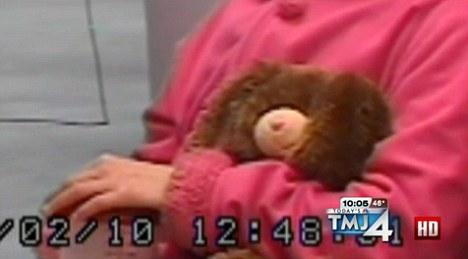 A trăit în pivniţă ani de zile şi a fost obligată să facă sex cu fratele vitreg. Vezi aici drama unei adolescente din SUA 136450