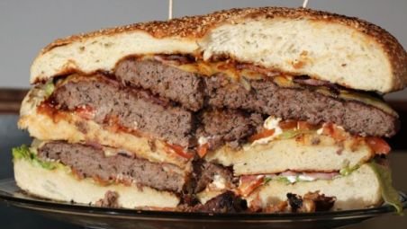 Interzis pofticioşilor! Un burger de Cartea Recordurilor, în meniul unui restaurant din Londra