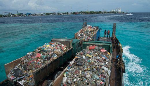 Paradisul înghiţit de gunoaie. Locuitorii din Maldive sunt sufocaţi de deşeuri 136291