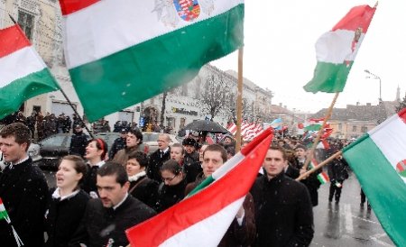 Mii de maghiari din România au ieşit în stradă astăzi. Vezi ce motiv au avut