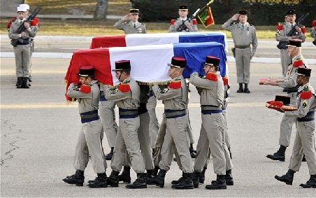 Trei soldaţi ucişi de un atacator pe scuter, în sud-vestul Franţei