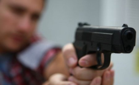 Focuri de armă într-un restaurant din Târgovişte: Bărbat, rănit uşor de către un tânăr