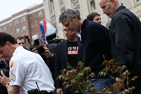 George Clooney a fost arestat în SUA, alături de tatăl său