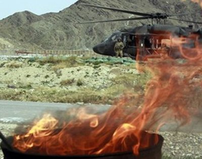 Un elicopter NATO s-a prăbuşit peste o casă de lângă Kabul. 12 soldaţi turci au murit