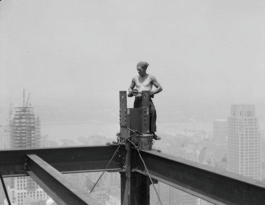 Au trecut 82 de ani de la începerea construcţiei Empire State Building 136987