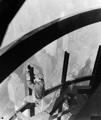 Au trecut 82 de ani de la începerea construcţiei Empire State Building 136988