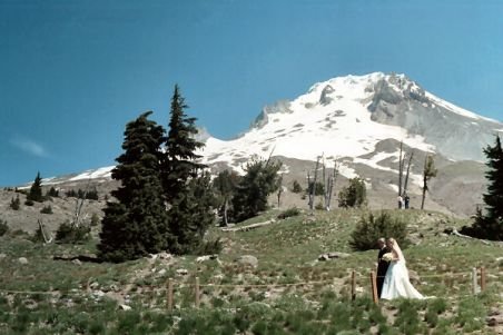 Nuntă la înălţime! Doi tineri din Târgu-Jiu s-au căsătorit la 2.000 de metri altitudine