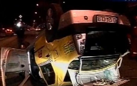 Un taximetrist s-a răsturnat cu maşina vineri noapte, în cartierul Bucureştii Noi