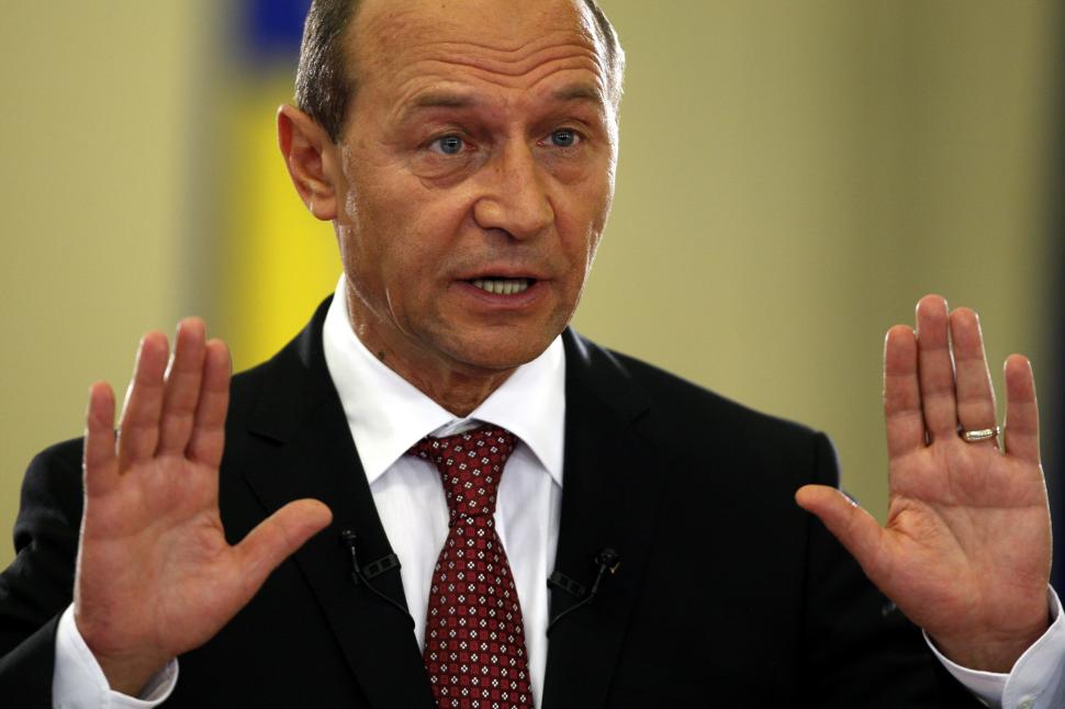 Băsescu: Mesajele preşedintelui sunt problema lui! Nu m-am consultat cu Ungureanu cu privire la întregirea salariilor