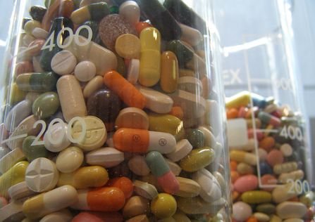 Medicamente periculoase şi expirate, la vânzare într-o piaţă de vechituri din Sofia