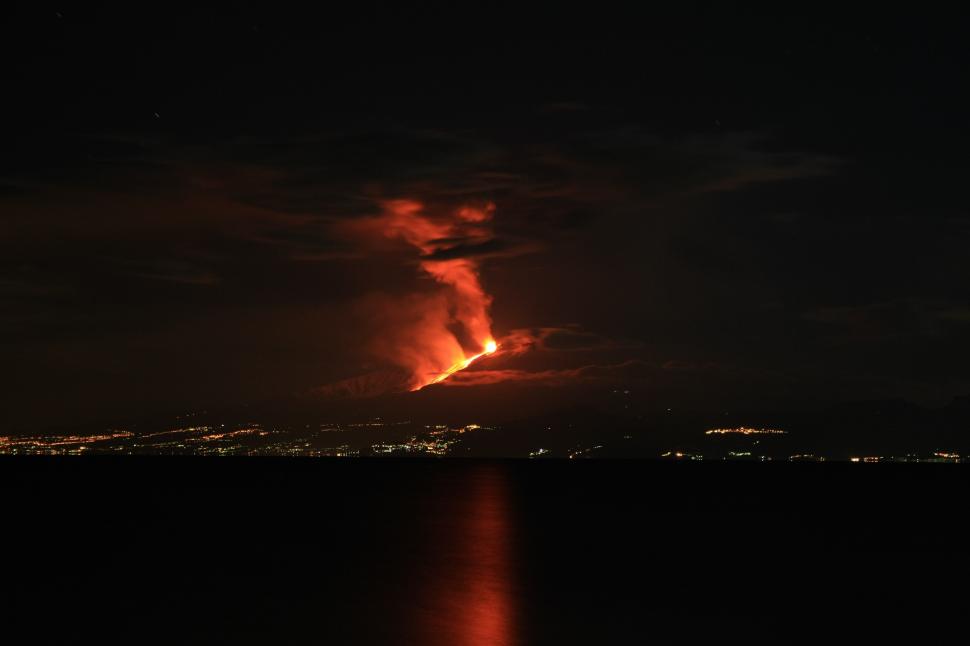 Spectacolul care înmărmureşte Europa. Imaginile care prevestesc dezastrul fascinează toţi privitorii 137105