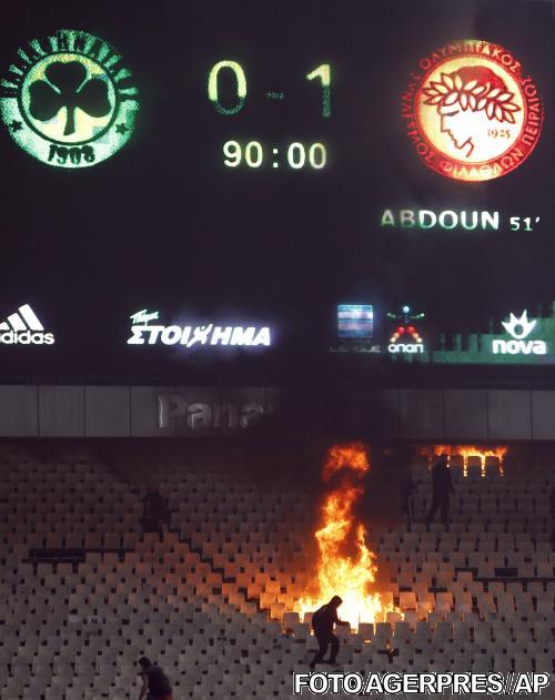 Violenţele din Grecia nu ocolesc fotbalul: Fanii lui Panathinaikos au incendiat stadionul la derby-ul cu Olympiacos 137202