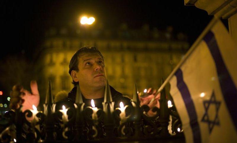 Detalii ale MASACRULUI din Toulouse. Criminalul purta o cameră video la gât  137418