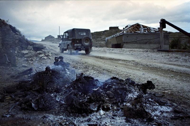 Trupurile lor sunt ruguri vii la marginea drumurilor. Ţara unde oamenii au ajuns ruine ambulante 137329