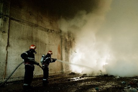 Incendiu de proporţii la Ploieşti: Patru case au fost cuprinse de flăcări