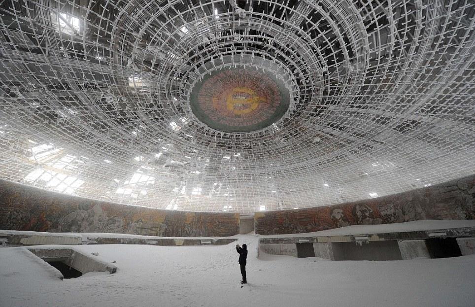 Monumentul unui trecut răvăşitor. Uite cum arată sediul Partidului Comunist din Bulgaria 137937