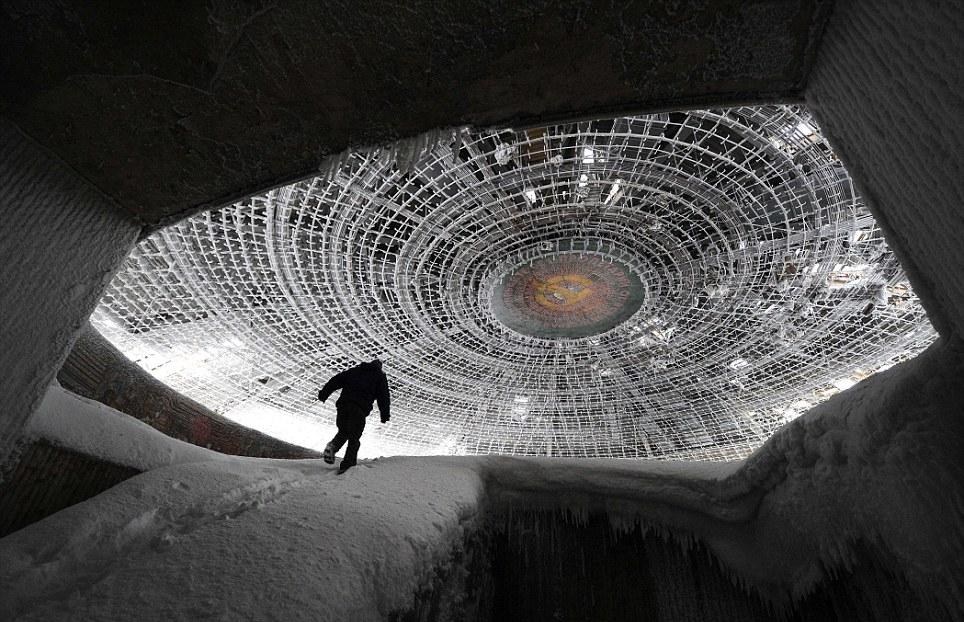 Monumentul unui trecut răvăşitor. Uite cum arată sediul Partidului Comunist din Bulgaria 137941