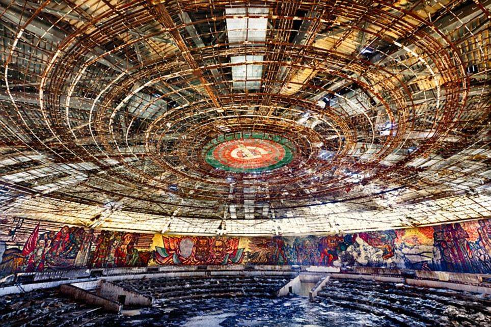 Monumentul unui trecut răvăşitor. Uite cum arată sediul Partidului Comunist din Bulgaria 137947