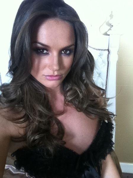 N-o crezi în stare de aşa ceva, după ce îi vezi pozele de pe Twitter. Frumuseţea ei acoperă un secret murdar 138094