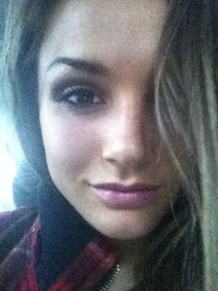 N-o crezi în stare de aşa ceva, după ce îi vezi pozele de pe Twitter. Frumuseţea ei acoperă un secret murdar 138095