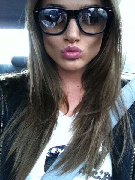 N-o crezi în stare de aşa ceva, după ce îi vezi pozele de pe Twitter. Frumuseţea ei acoperă un secret murdar 138096