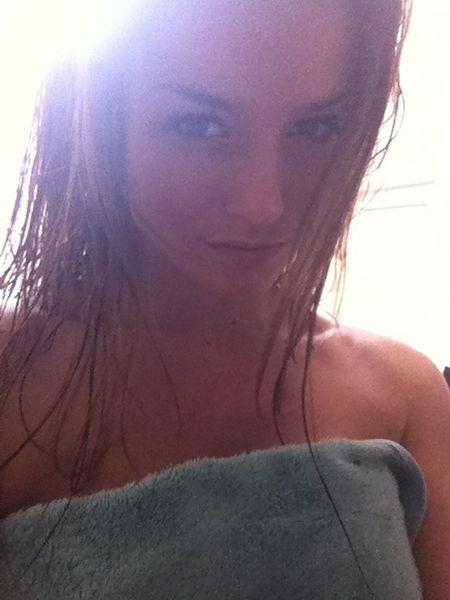 N-o crezi în stare de aşa ceva, după ce îi vezi pozele de pe Twitter. Frumuseţea ei acoperă un secret murdar 138099