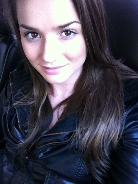 N-o crezi în stare de aşa ceva, după ce îi vezi pozele de pe Twitter. Frumuseţea ei acoperă un secret murdar 138101