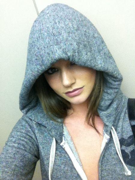 N-o crezi în stare de aşa ceva, după ce îi vezi pozele de pe Twitter. Frumuseţea ei acoperă un secret murdar 138106