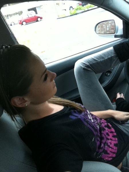 N-o crezi în stare de aşa ceva, după ce îi vezi pozele de pe Twitter. Frumuseţea ei acoperă un secret murdar 138107