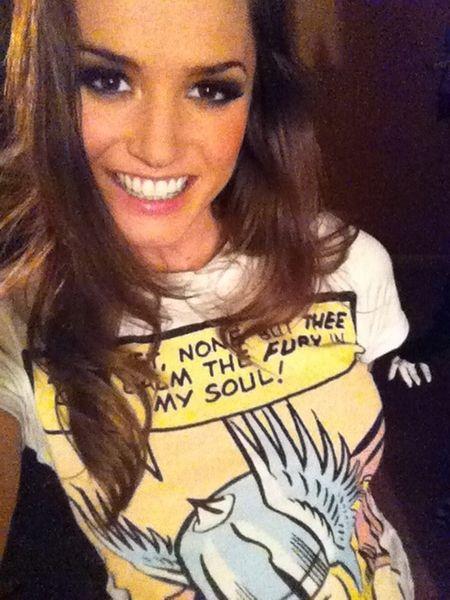 N-o crezi în stare de aşa ceva, după ce îi vezi pozele de pe Twitter. Frumuseţea ei acoperă un secret murdar 138108