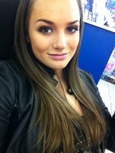 N-o crezi în stare de aşa ceva, după ce îi vezi pozele de pe Twitter. Frumuseţea ei acoperă un secret murdar 138109