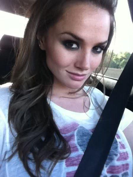 N-o crezi în stare de aşa ceva, după ce îi vezi pozele de pe Twitter. Frumuseţea ei acoperă un secret murdar 138111