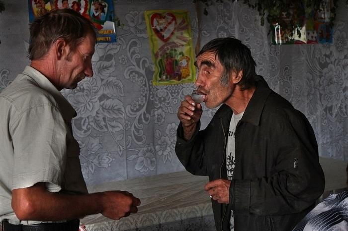 &quot;Vor avea noroc în viaţă cum trag muştele la...&quot; Urarea făcută de soacra mare la nunta anului 138050