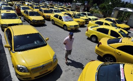 Miting al taximetriştilor, în perioada 27-30 martie, în faţa Primăriei Capitalei