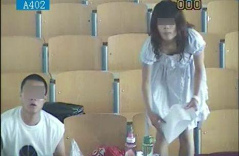 Ce fac doi studenţi la Politehnică, singuri în sala de curs. Partida, văzută de zeci de mii de oameni 138653