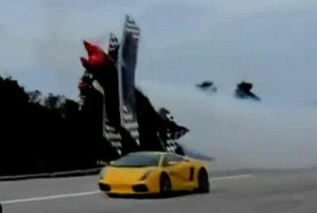 Cursă nebună între un Lamborghini Gallardo şi un avion. Vezi aici cine a câştigat