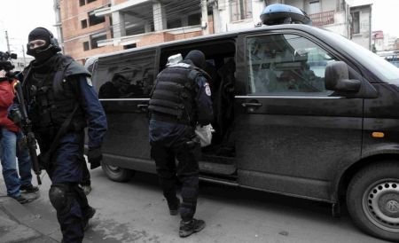 Mehedinţi: Poliţiştii au destructurat o reţea de traficanţi cu minori, proxenetism şi constituire de grup infracţional