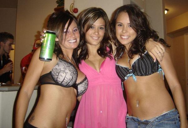 Părinţii s-au crucit când şi-au văzut fiicele în halul acesta. Imaginile din vacanţa de primăvară a elevilor, desprinse din filme XXX 138836