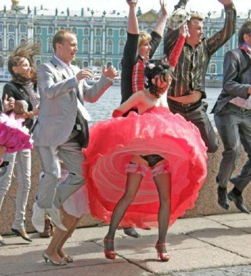 Când a văzut poza şi-a dat seama că s-a măritat şi cu soacra. &quot;Îi lăsa gura apă!&quot; 139165