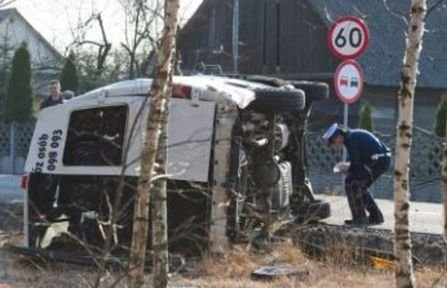 Tragedie în Polonia. Opt persoane au murit în urma coliziunii dintre un microbuz şi un camion