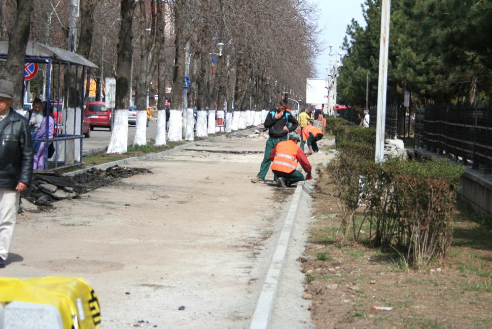 Borduriada hoţiei în an electoral. Străzile sunt ca nişte vulcani gata să erupă, dar măcar avem borduri impecabile 139412
