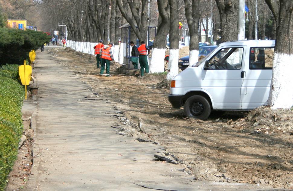 Borduriada hoţiei în an electoral. Străzile sunt ca nişte vulcani gata să erupă, dar măcar avem borduri impecabile 139413