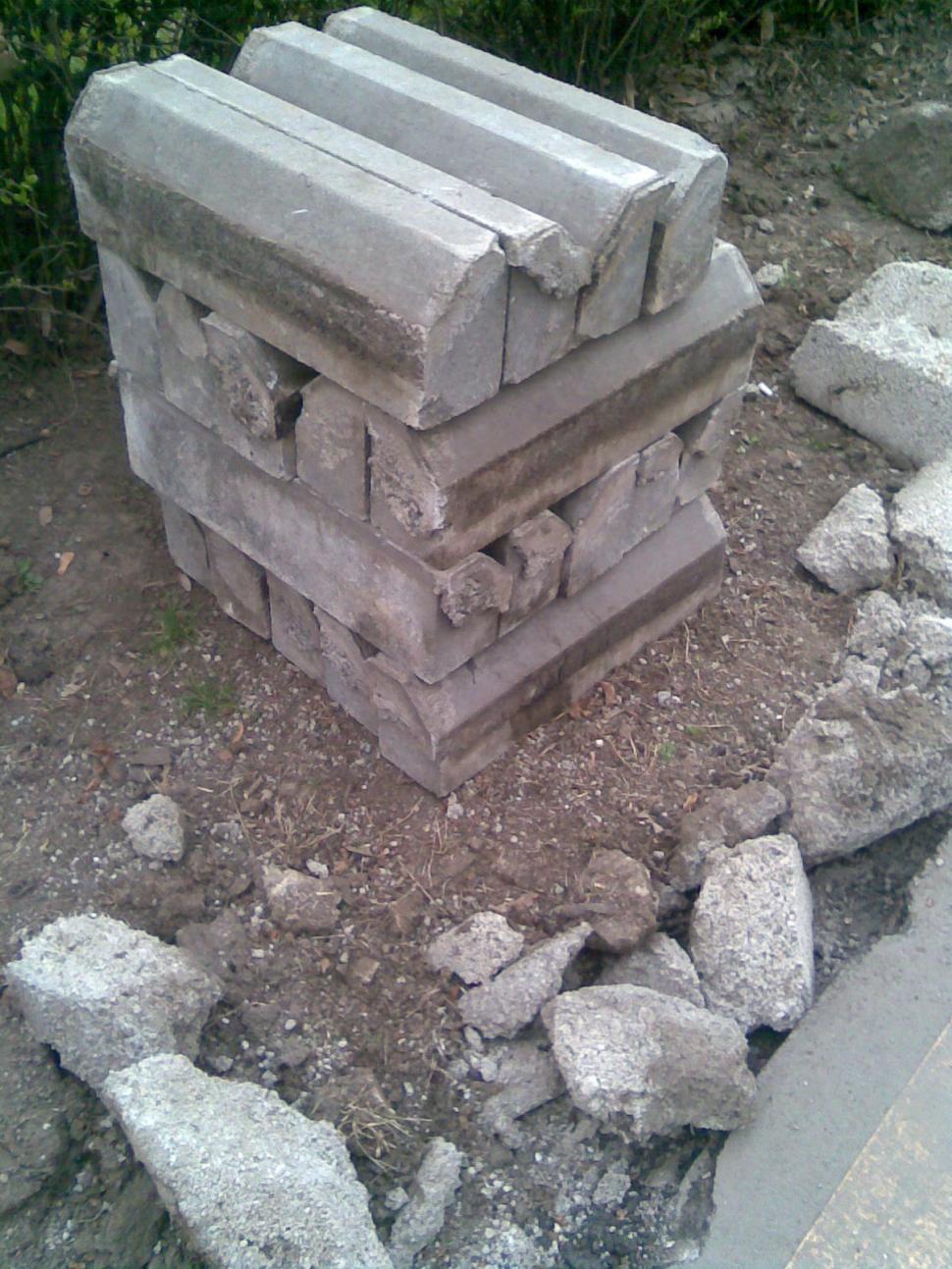 Borduriada hoţiei în an electoral. Străzile sunt ca nişte vulcani gata să erupă, dar măcar avem borduri impecabile 139415