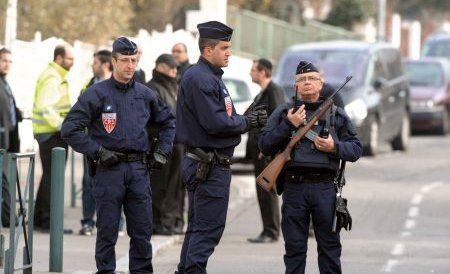 Tensiunea atinge cote maxime în Franţa: 19 suspecţi de islamism extremist, arestaţi de poliţia franceză