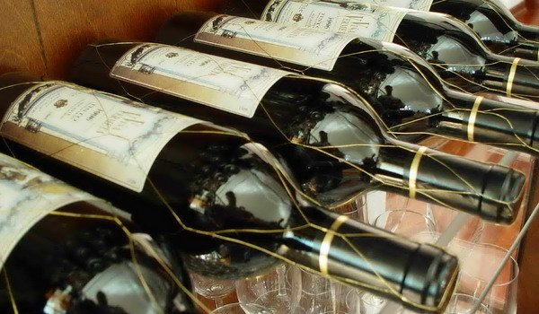 Piaţa vinurilor româneşti se prăbuşeşte. Cel mai mare producător autohton a intrat în insolvenţă